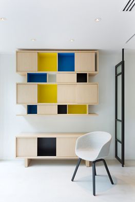 簡約現(xiàn)代辦公室裝修設(shè)計案例