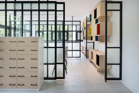 簡約現(xiàn)代辦公室裝修設(shè)計案例