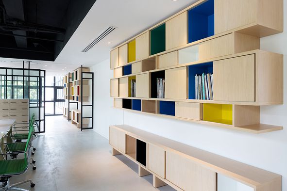 簡約現(xiàn)代辦公室裝修設(shè)計案例