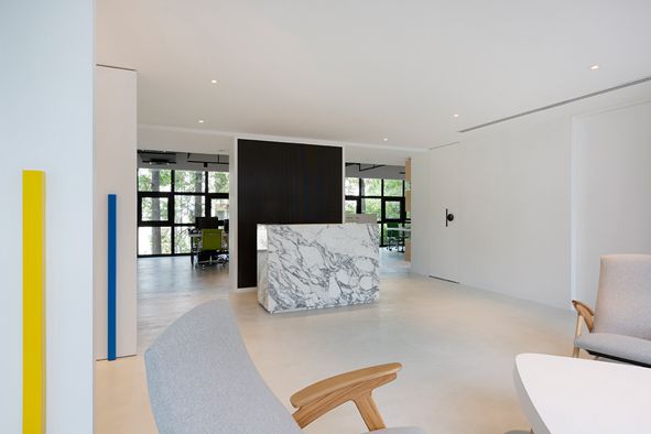 簡約現(xiàn)代辦公室裝修設(shè)計案例